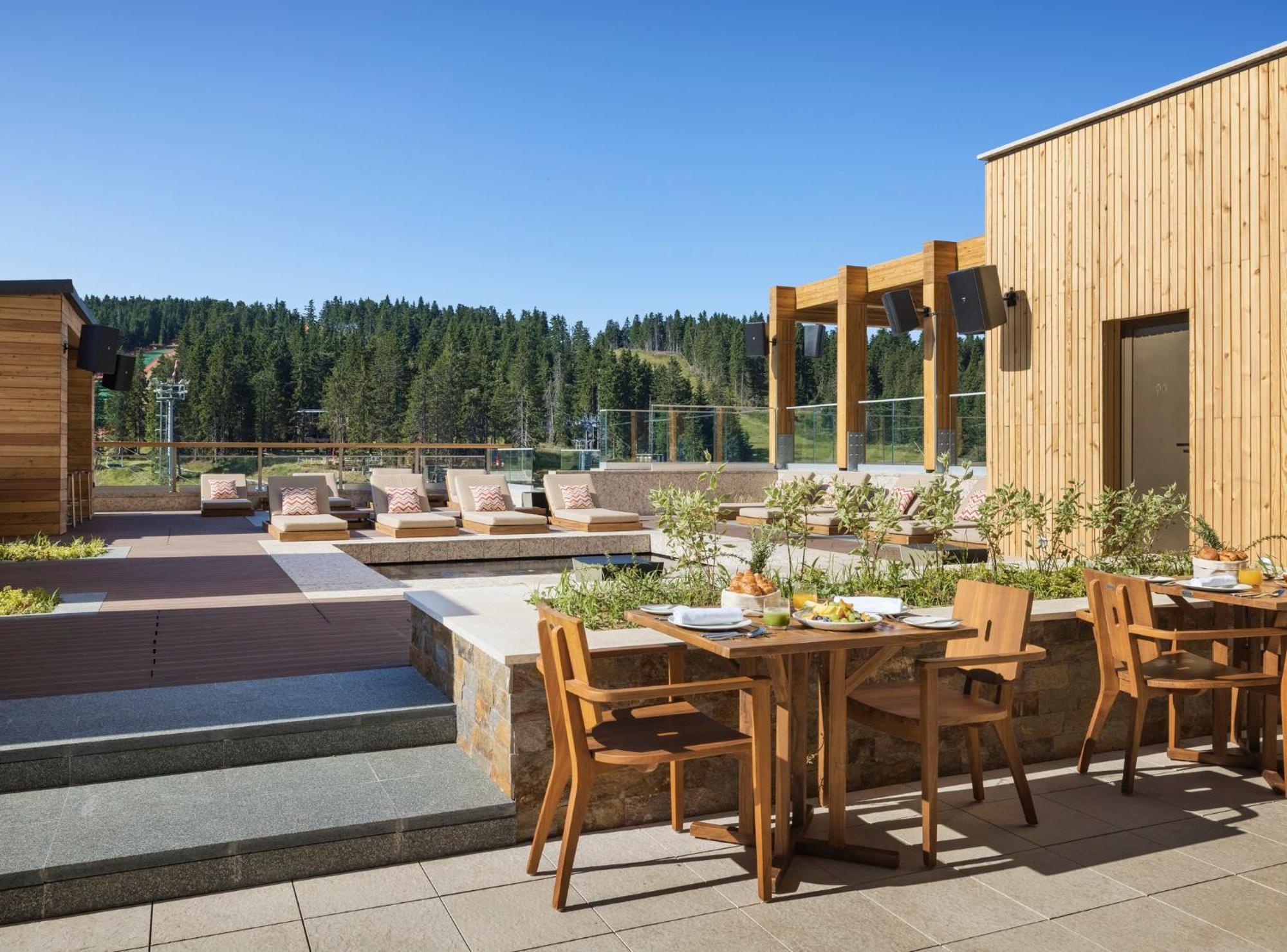 Viceroy Kopaonik Serbia מראה חיצוני תמונה The rooftop terrace at the Hotel