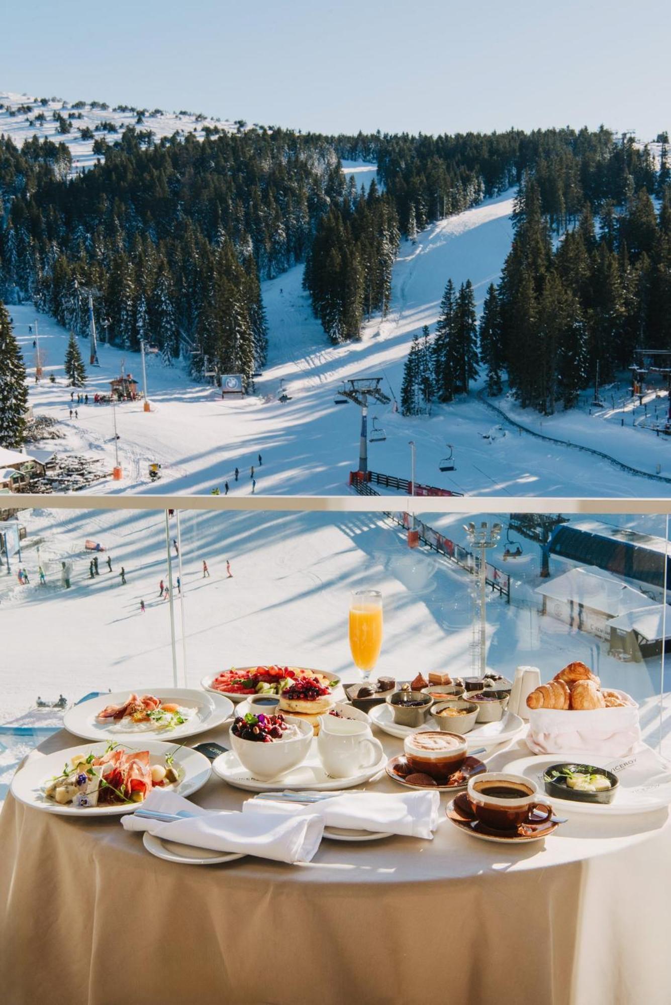Viceroy Kopaonik Serbia מראה חיצוני תמונה Breakfast at the Hotel